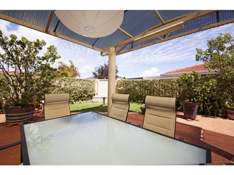 6 Areca Close, Munster WA 6166