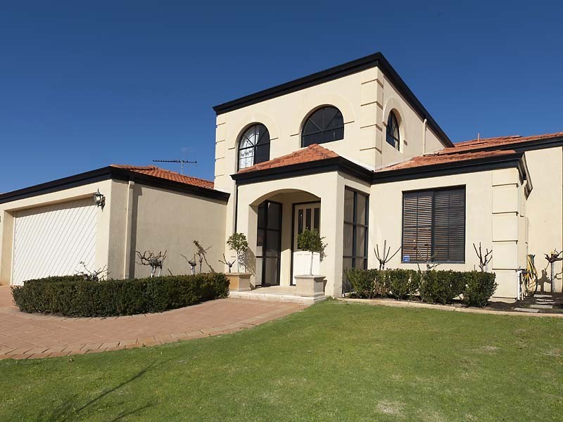 9 Picotee Mews, Coogee WA 6166