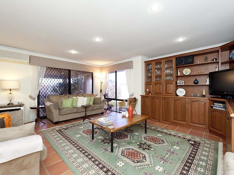 9 Picotee Mews, Coogee WA 6166