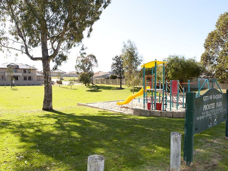 9 Picotee Mews, Coogee WA 6166