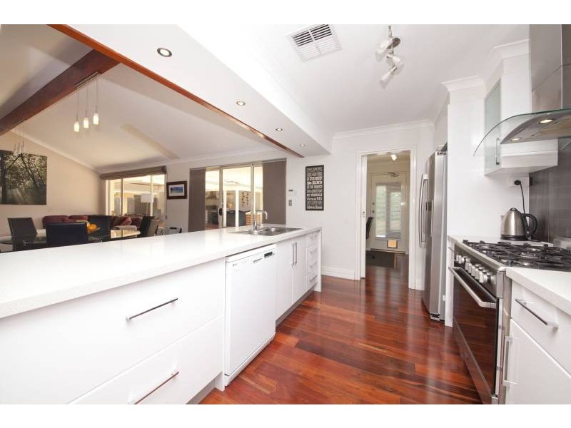 38 Crossland Way, Kardinya WA 6163