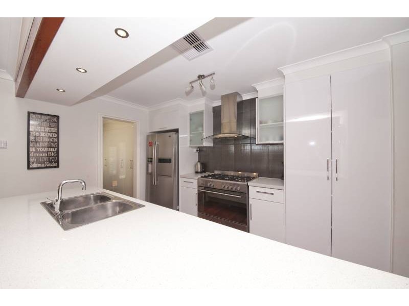 38 Crossland Way, Kardinya WA 6163