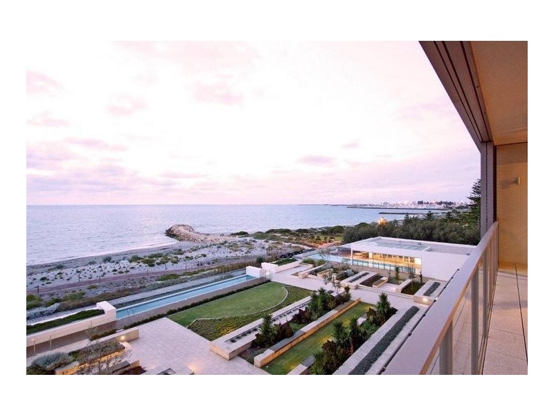 16/21 Ocean Drive, North Coogee WA 6163