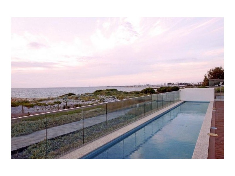 16/21 Ocean Drive, North Coogee WA 6163