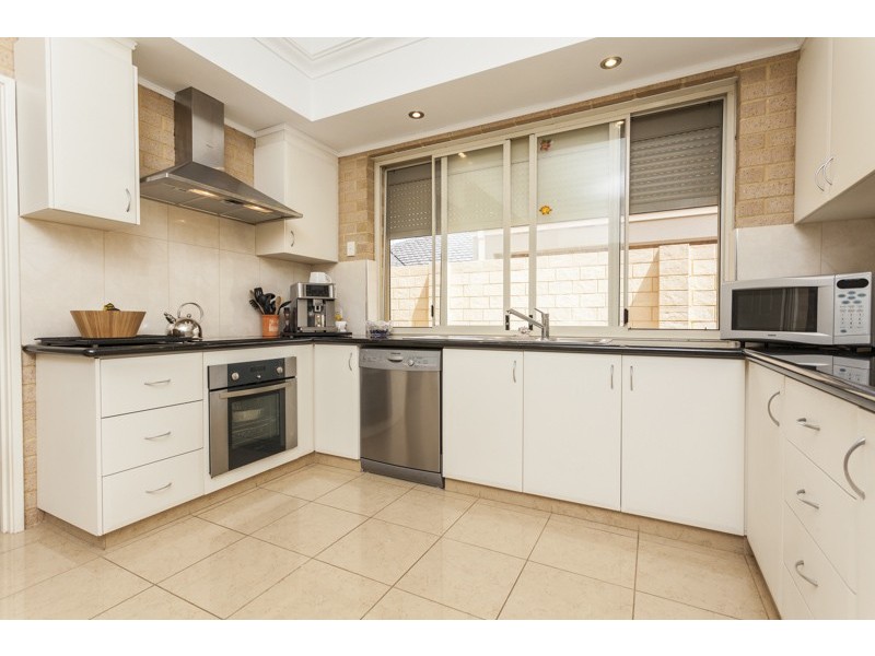 8 Carbine Way, Munster WA 6166