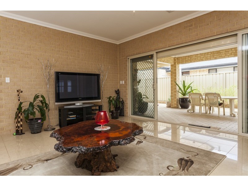 8 Carbine Way, Munster WA 6166