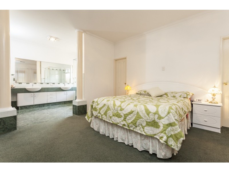 8 Carbine Way, Munster WA 6166