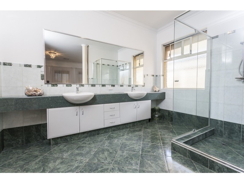 8 Carbine Way, Munster WA 6166