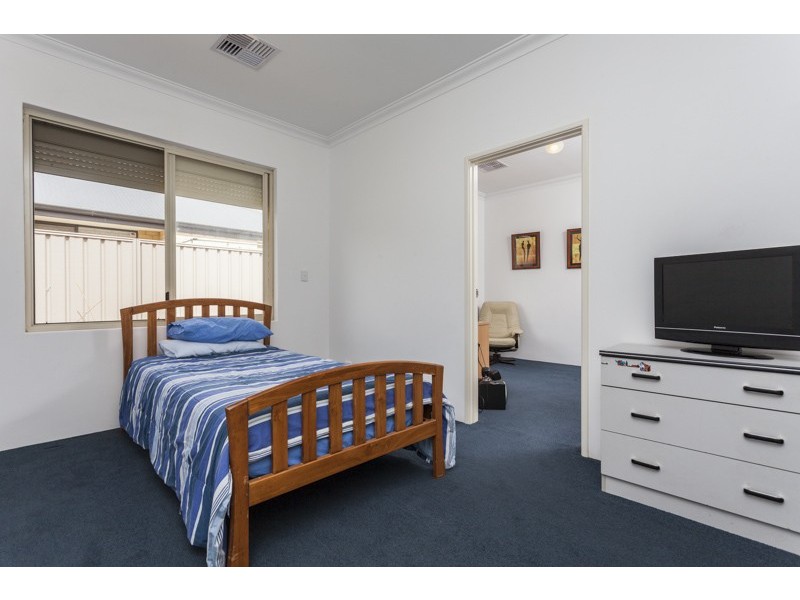 8 Carbine Way, Munster WA 6166