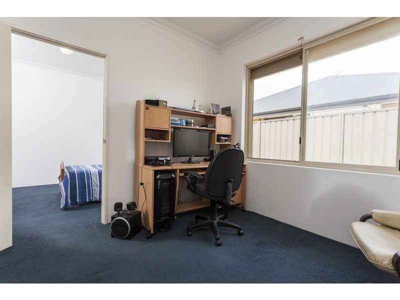 8 Carbine Way, Munster WA 6166