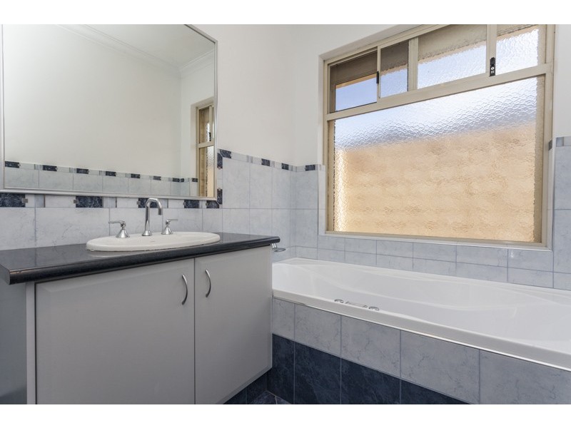 8 Carbine Way, Munster WA 6166