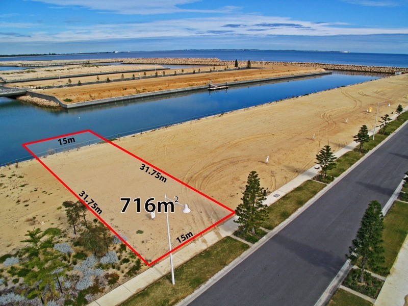 1 Chelydra Point, North Coogee WA 6163