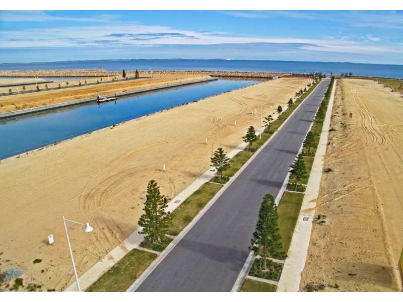 1 Chelydra Point, North Coogee WA 6163