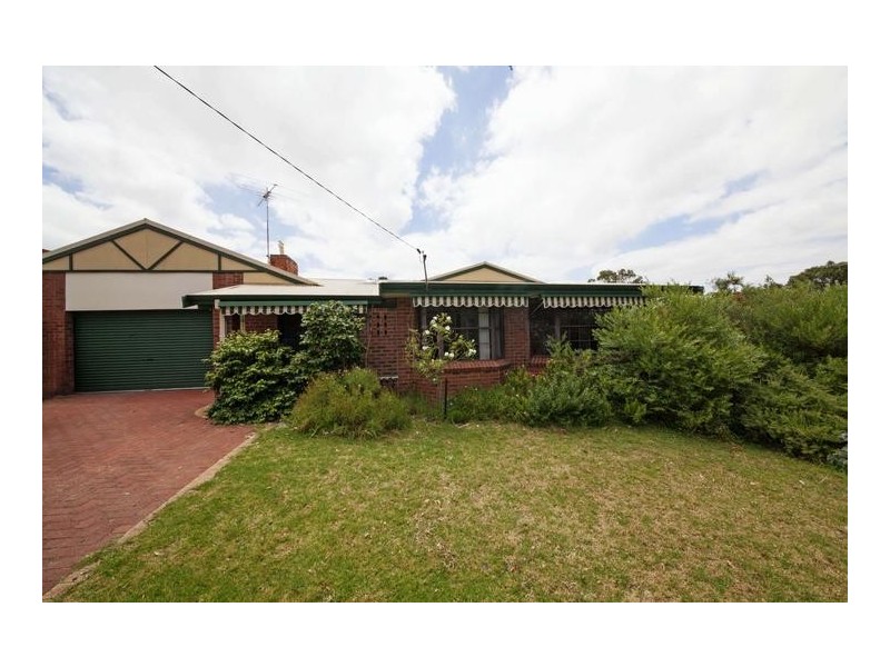 32 Redmond Road, Hamilton Hill WA 6163