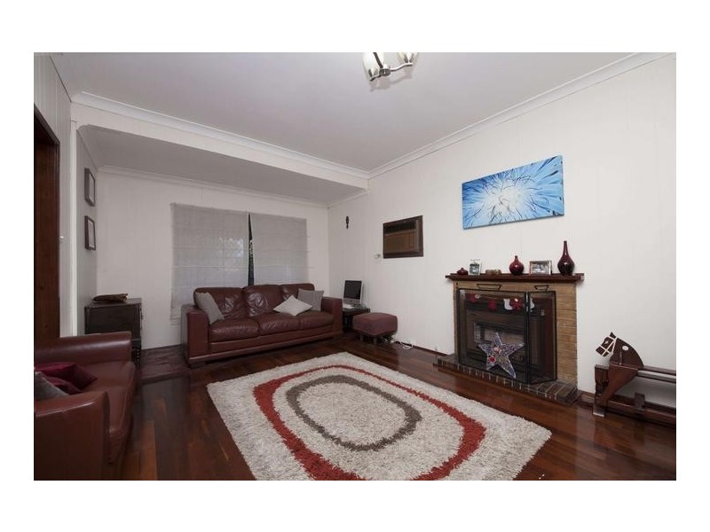 32 Redmond Road, Hamilton Hill WA 6163