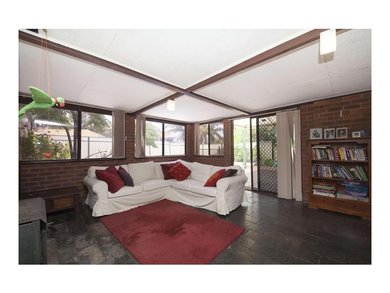 32 Redmond Road, Hamilton Hill WA 6163