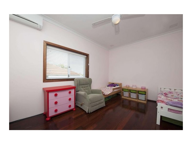 32 Redmond Road, Hamilton Hill WA 6163