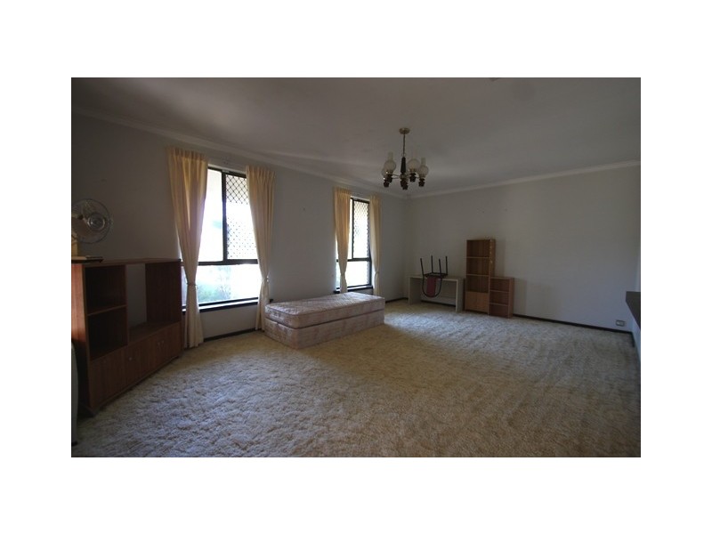 17 Bellairs Road, Kardinya WA 6163