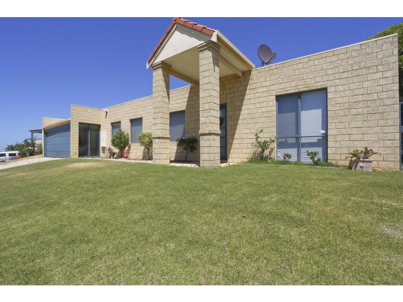 11 Colpoys Place, Coogee WA 6166