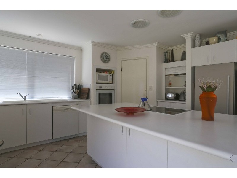 11 Colpoys Place, Coogee WA 6166