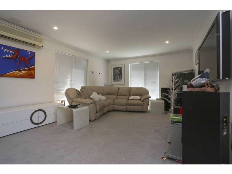 11 Colpoys Place, Coogee WA 6166