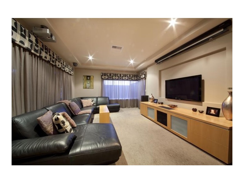 62 Castellon Crescent, Coogee WA 6166