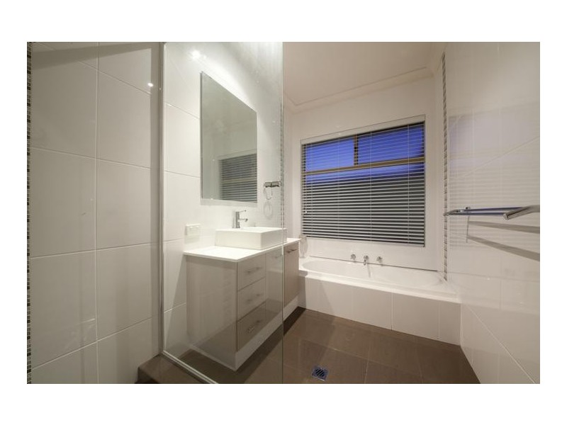 62 Castellon Crescent, Coogee WA 6166
