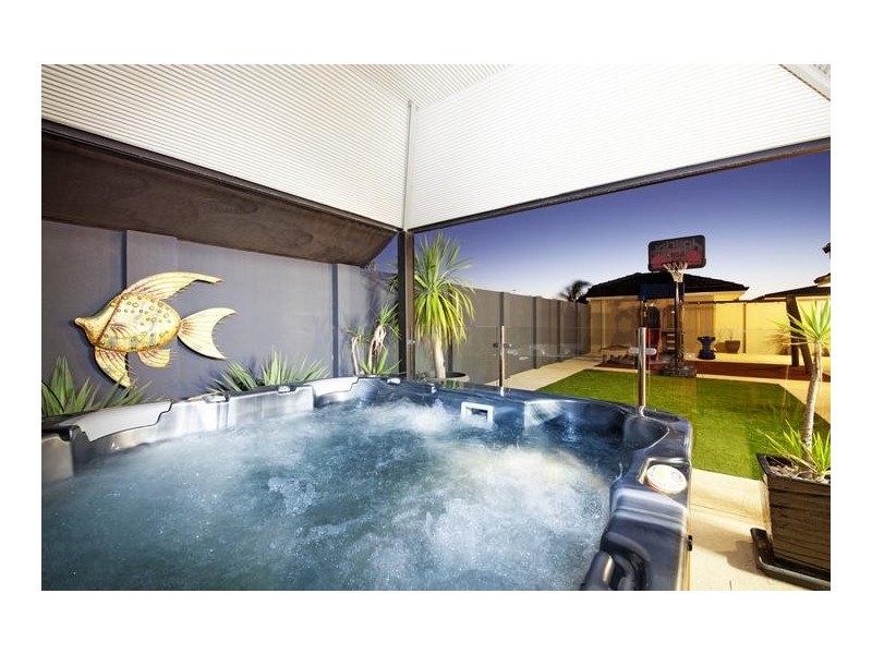 62 Castellon Crescent, Coogee WA 6166