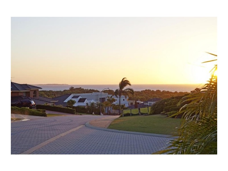 62 Castellon Crescent, Coogee WA 6166