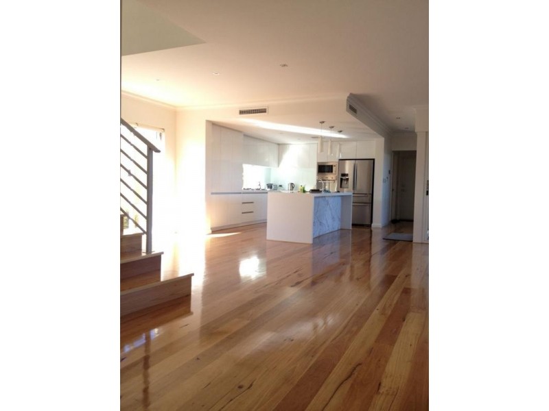 17 Leschenault Blv, Munster WA 6166