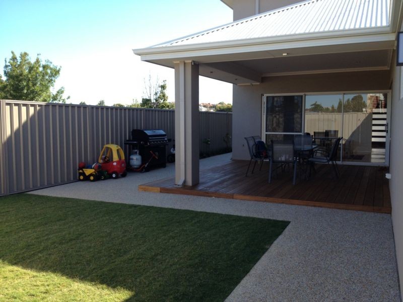17 Leschenault Blv, Munster WA 6166