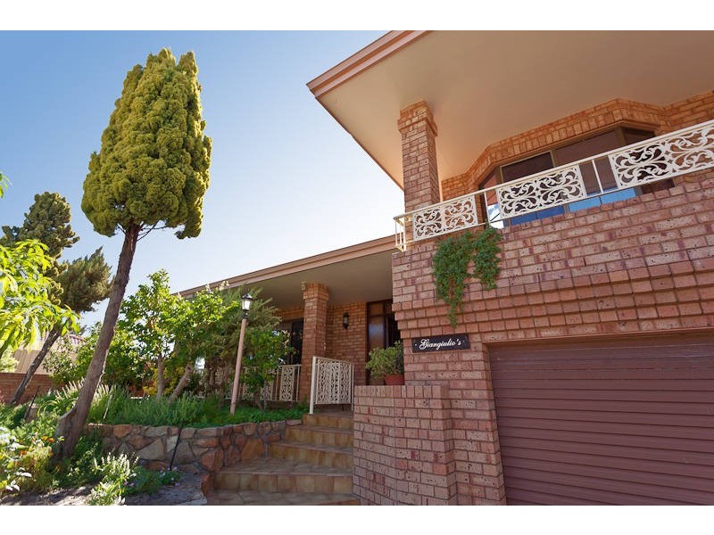 14 Kearsley Rise, Murdoch WA 6150