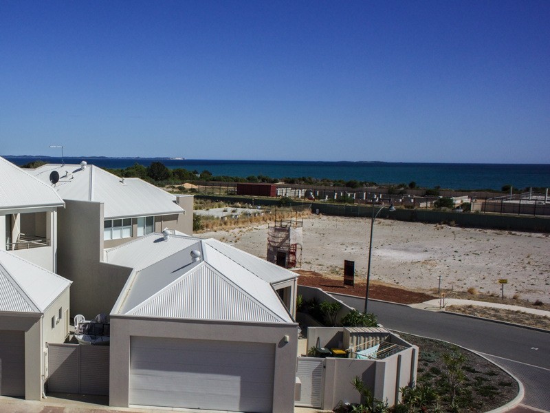 8 Picard Lane, North Coogee WA 6163