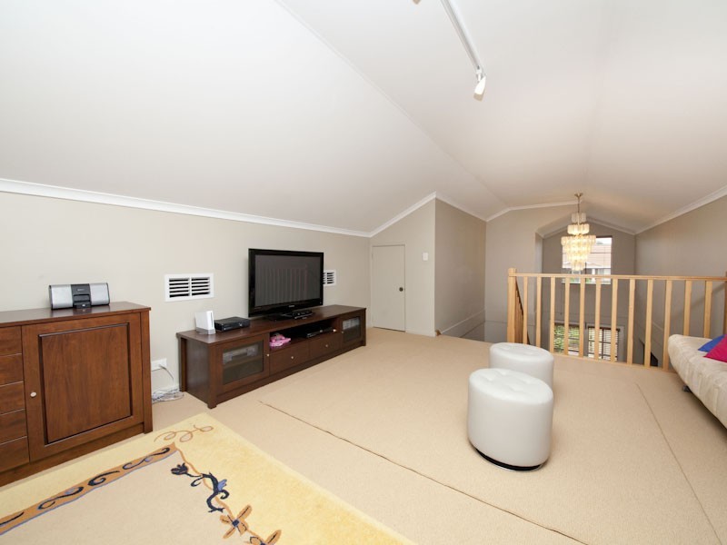 19 Husk Parade, Coogee WA 6166