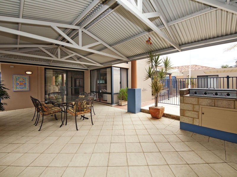 19 Husk Parade, Coogee WA 6166