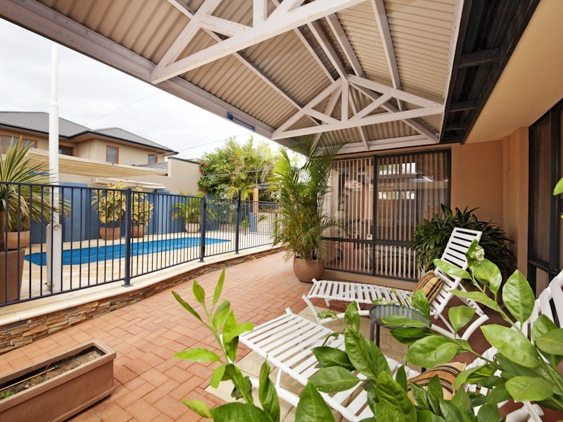 19 Husk Parade, Coogee WA 6166