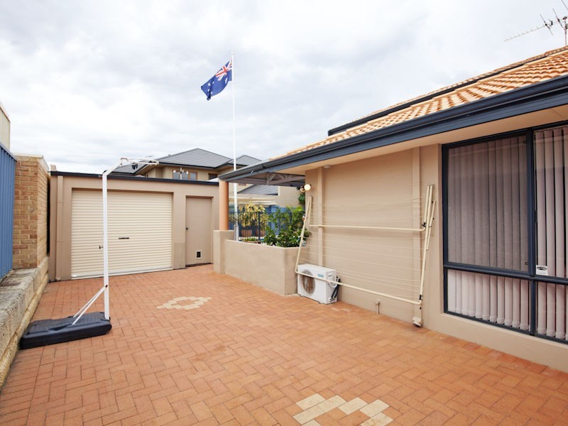 19 Husk Parade, Coogee WA 6166