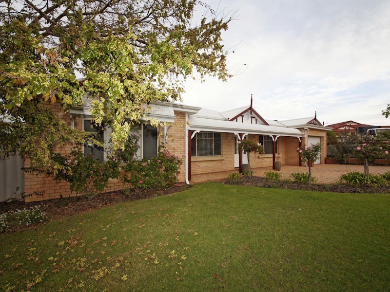 6 Palma Place, Coogee WA 6166