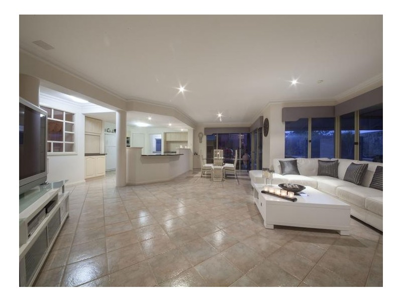 13 Turtle Point Cove, Jandakot WA 6164
