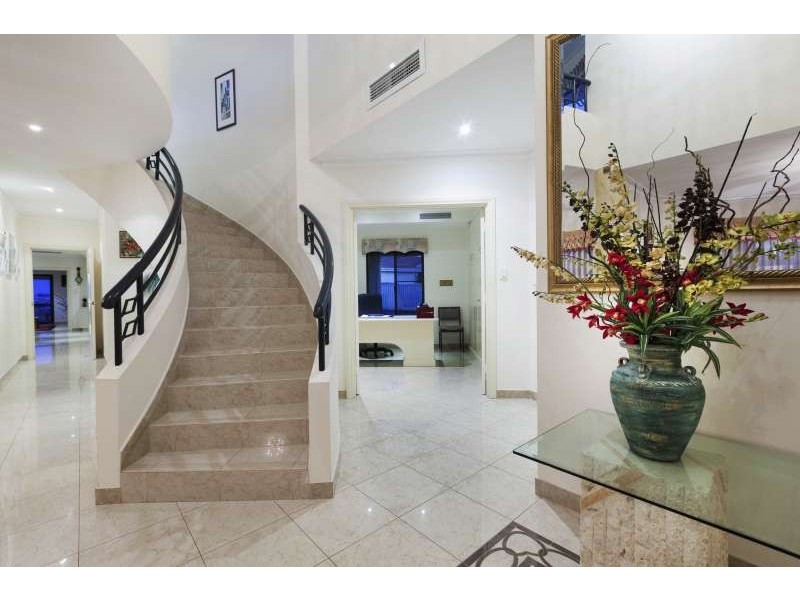 20 Longreach Parade, Coogee WA 6166