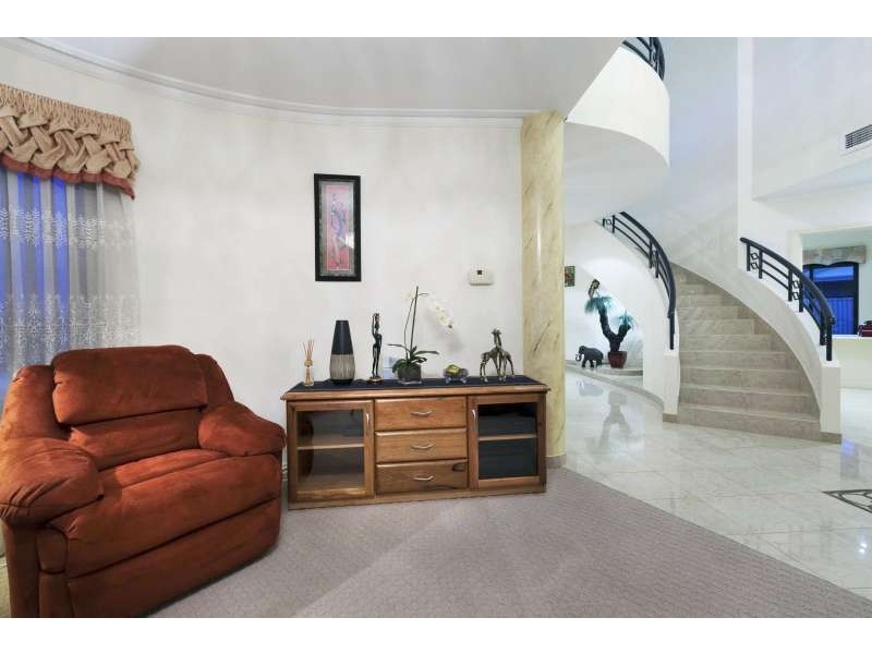 20 Longreach Parade, Coogee WA 6166