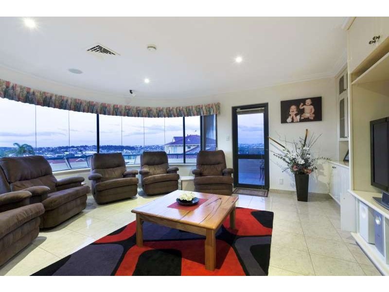 20 Longreach Parade, Coogee WA 6166