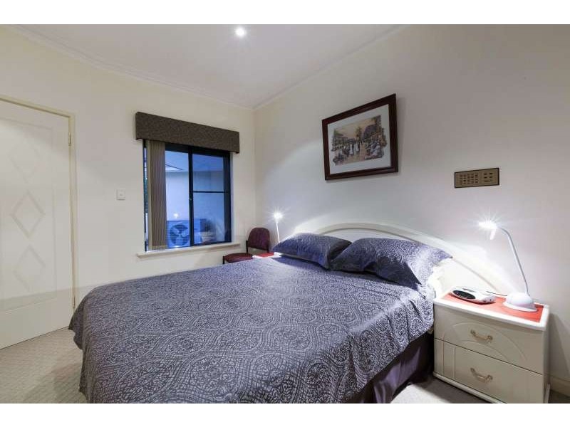 20 Longreach Parade, Coogee WA 6166