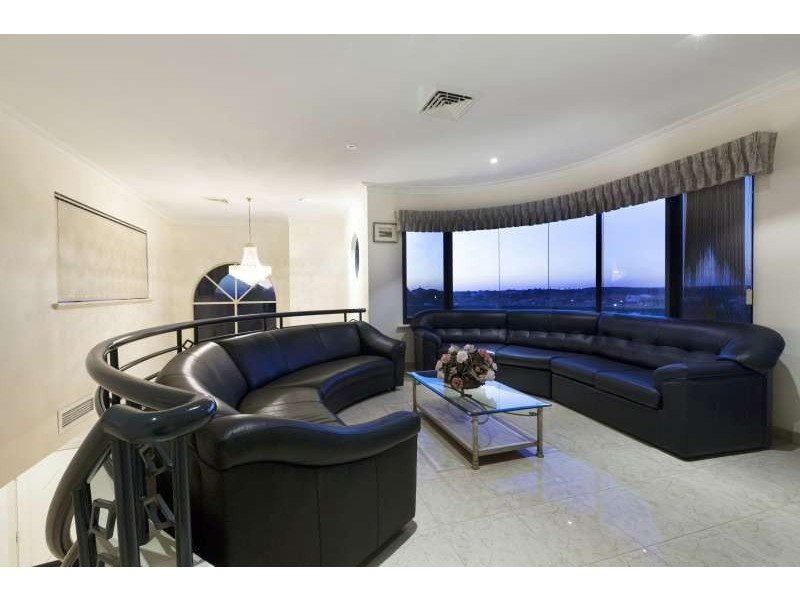 20 Longreach Parade, Coogee WA 6166