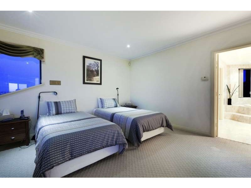 20 Longreach Parade, Coogee WA 6166