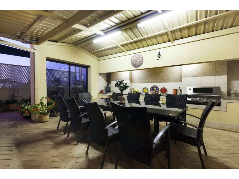 20 Longreach Parade, Coogee WA 6166