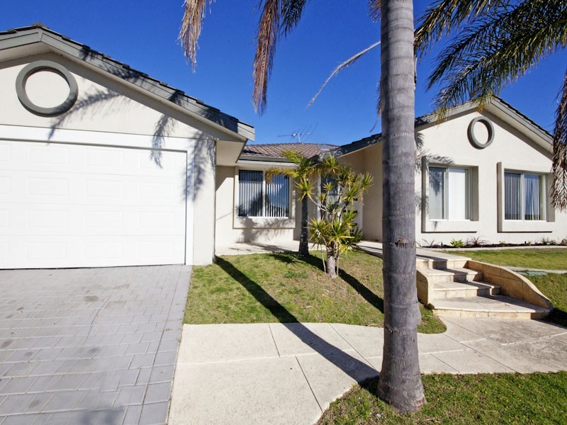 2 Nancy Way, Coogee WA 6166