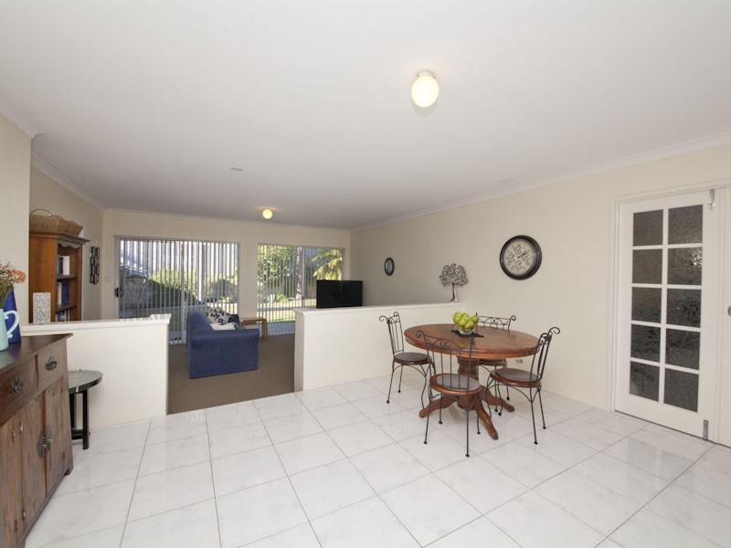 2 Nancy Way, Coogee WA 6166
