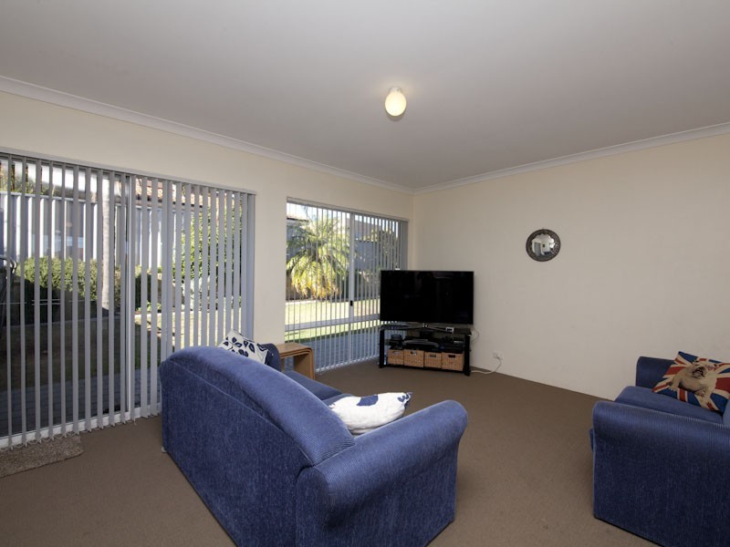 2 Nancy Way, Coogee WA 6166