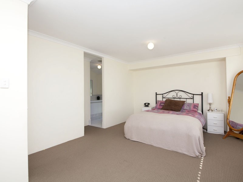 2 Nancy Way, Coogee WA 6166